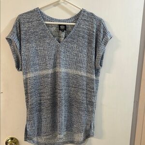 Bobeau Heathered Blue Short Sleeve V-Neck Top